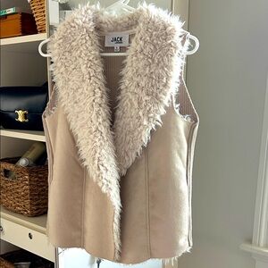 Jack by BB Dakota Women's Beige Faux Fur Vest